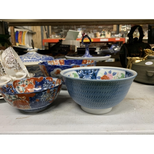 1191 - VARIOUS ORIENTAL CERAMIC ITEMS TO INCLUDE AMARI STYLE BOWLS, AND DISHES