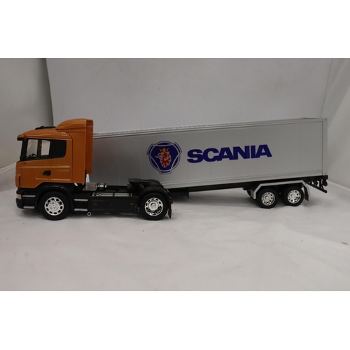 405 - A LARGE 1/32 SCALE SCANIA R470 ARCTIC CONTAINER TRUCK, BY WELLY, MEASURES 18.5 INCHES IN LENGTH