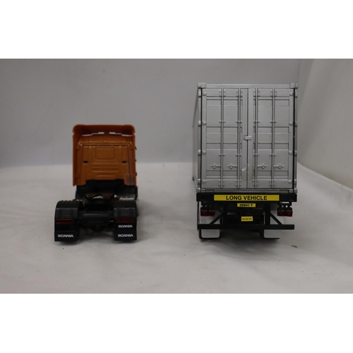 405 - A LARGE 1/32 SCALE SCANIA R470 ARCTIC CONTAINER TRUCK, BY WELLY, MEASURES 18.5 INCHES IN LENGTH