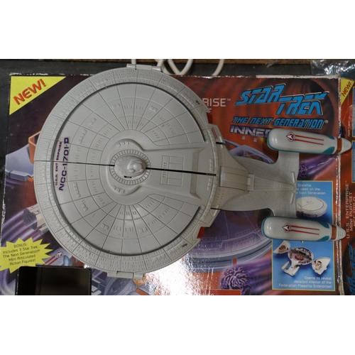 423 - A STAR TREK U. S. S. ENTERPRISE FROM THE NEXT GENERATION BY PLAYMATES - BOXED WITH FIGURES