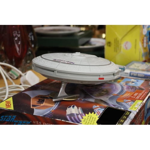 423 - A STAR TREK U. S. S. ENTERPRISE FROM THE NEXT GENERATION BY PLAYMATES - BOXED WITH FIGURES