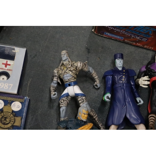 424 - A COLLECTION OF 'MUMMIES ALIVE' ACTION FIGURES WITH ACCESSORIES - 11 IN TOTAL