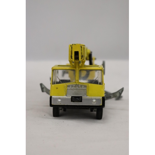 426 - A COLES HYDRA TRUCK 150T MADE BY DINKY TOYS