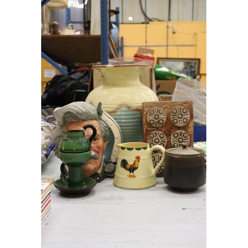 949 - A QUANTITY OF ITEMS TO INCLUDE A ROYAL DOULTON TOBY JUG, 'MARK TWAIN', PLUS STUDIO POTTERY VASES, A ... 