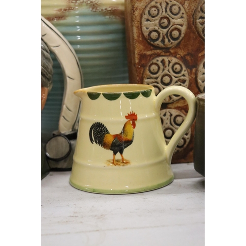 949 - A QUANTITY OF ITEMS TO INCLUDE A ROYAL DOULTON TOBY JUG, 'MARK TWAIN', PLUS STUDIO POTTERY VASES, A ... 