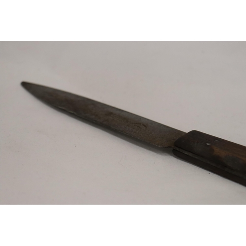 952 - AN ANTIQUE I (JOHN) WILSON BUTCHERS KNIFE