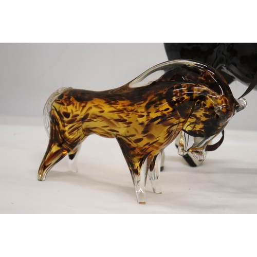 955 - A LARGE SHIRE HORSE WITH HARNESS PLUS A HEAVY GLASS 'TORTOISESHELL' BULL