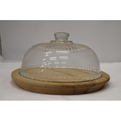 966 - A VINTAGE WOODEN CAKE/CHEESE BOARD WITH GLASS DOME