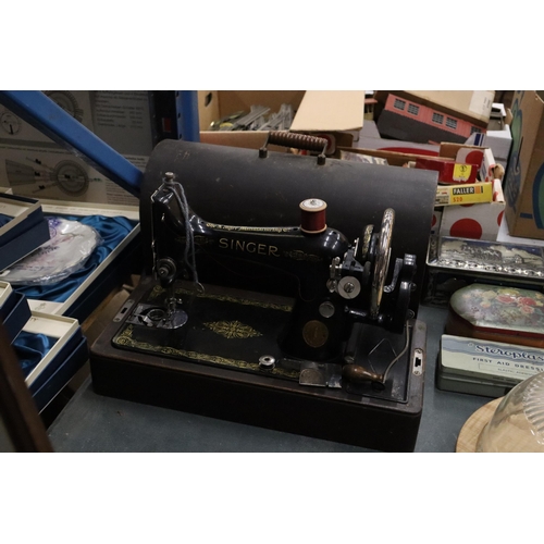 967 - A VINTAGE SINGER SEWING MACHINE WITH ORIGINAL CASE AND KEY