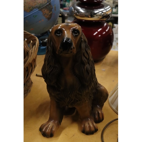 975 - A LARGE VINTAGE COCKER SPANIEL DOG, HEIGHT APPROX 37CM