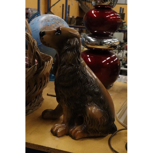 975 - A LARGE VINTAGE COCKER SPANIEL DOG, HEIGHT APPROX 37CM