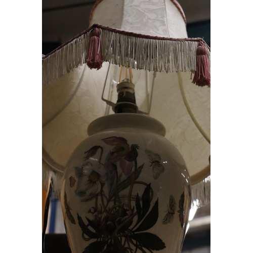 982 - TWO TABLE LAMPS TO INCLUDE A PORTMEIRION, HEIGHT 26CM, PLUS A CERAMIC CREAM CLASSICAL STYLE, HEIGHT ... 