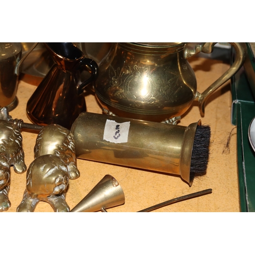 989 - A COLLECTION OF BRASSWARE TO INCLUDE A LARGE 'WEE WILLIE WINKIE' CANDLESTICK, A TEAPOT, JUGS, FIGURE... 