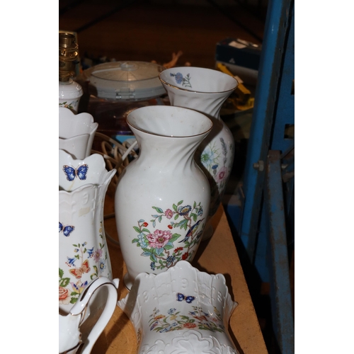 994 - A COLLECTION OF AYNSLEY TO INCLUDE, 'SOMERSET', 'COTTAGE GARDEN' AND 'PEMBROKE', A LAMP BASE, VASES,... 