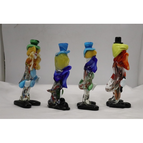 998 - FOUR MURANO STYLE GLASS CLOWNS, A TRINKET POT AND A MINIATURE GLASS MANTLE CLOCK