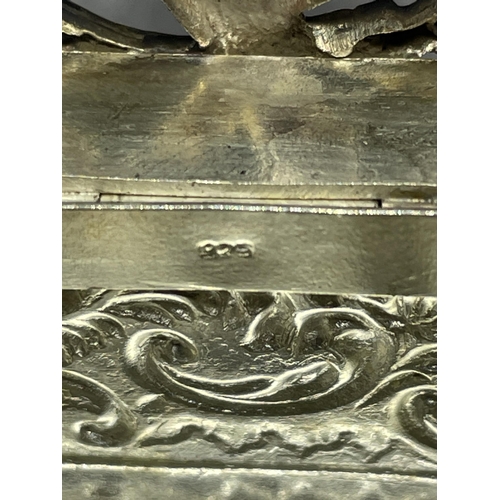 633 - A DECORATIVE MARKED SILVER VINAIGRETTE