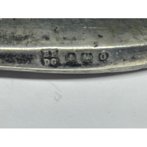 673 - TWO HALLMARKED BIRMINGHAM SILVER ITEMS TO INCLUDE A PEARLFRUIT KNIFE AND TWEEZERS