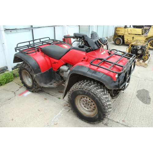 135 - HONDA FOREMAN 400 QUAD , RUNS AND DRIVES, WORKING LIGHTS, GOOD TYRES, STARTS ON KEY. KEY IN OFFICE +... 