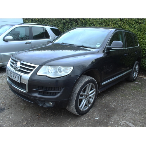 182 - VOLKSWAGON TOUAREG TDI V6 DA07KKU FIRST REG 15/06/07 118551 MILES NO MOT EXPIRED 30/08/23 NO VAT WHI... 