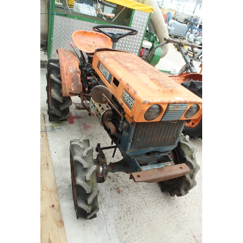 125 - KUBOTA B6000 4X4 MINI TRACTOR - STARTS RUNS & DRIVES A PROBLEM WITH THE STEERING NO VAT