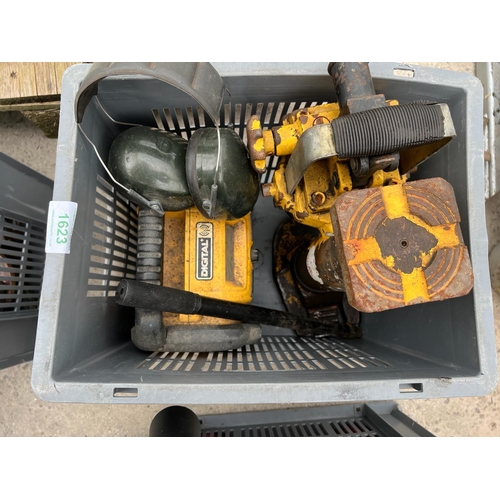 1623 - DEWALT RADIO, 5 TONNE JACK, EAR DEFENDERS AND CRATE  + VAT