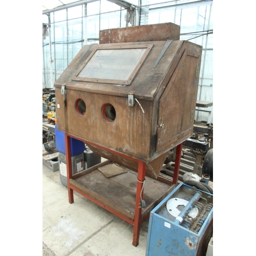 42L - SANDBLASTER WITH SAND  NO VAT