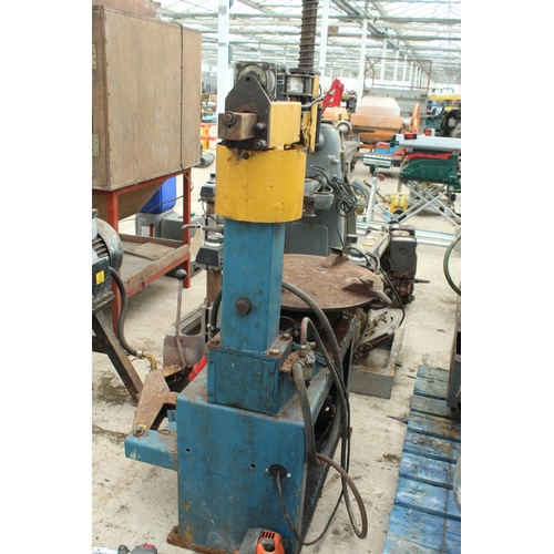 42C - TYRE MACHINE  IN WORKING ORDER  NO VAT