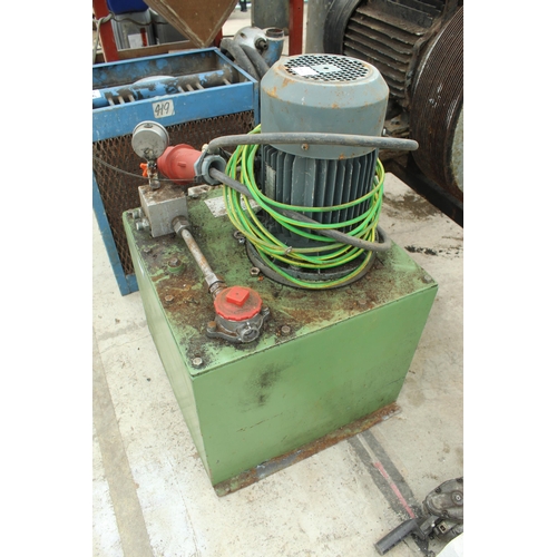 42E - HYDRAULIC RESERVOIR AND MOTOR PUMP IN WORKING ORDER  NO VAT