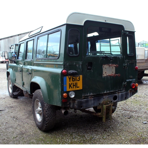 195 - LAND ROVER 110 COUNTY TD5 GREEN Y613KHL FIRST REG 2001 NO MOT RUNS WELL TWO SETS OF KEYS NO VAT WHIL... 