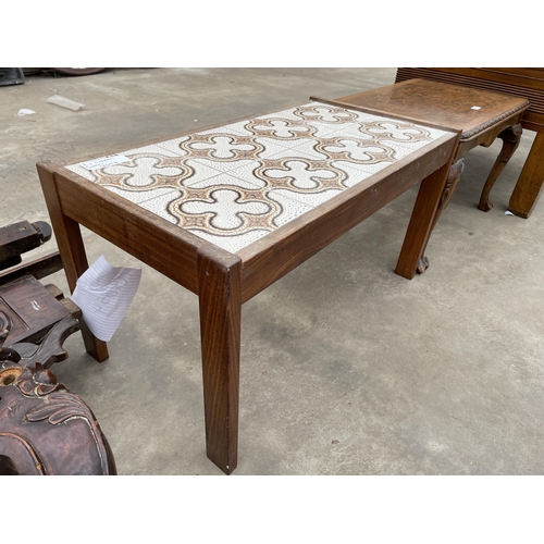 2953 - A RETRO TEAK COFFEE TABLE WITH TILED TOP AND WALNUT CROSSBANDED COFFEE TABLE ON CABRIOLE LEGS