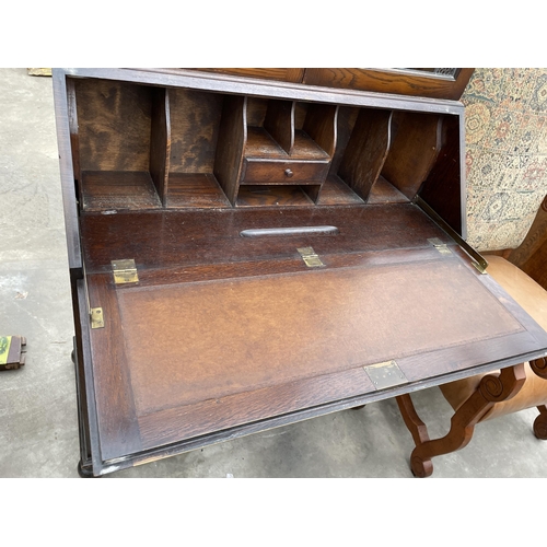 2959 - AN EARLY 20TH CENTURY OAK BUREAU BOOKCASE WITH GLAZED AND LEADED UPPER PORTION 36