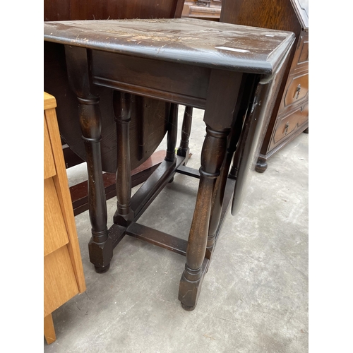 2960 - AN OAK GATELEG DINING TABLE