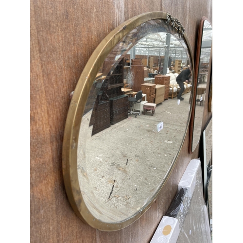 2981 - AN OVAL BRASS FRAMED BEVEL EDGE WALL MIRROR , 31