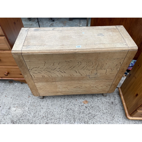 3048 - A MID TWENTIETH CENTURY OAK DROP LEAF DINING TABLE