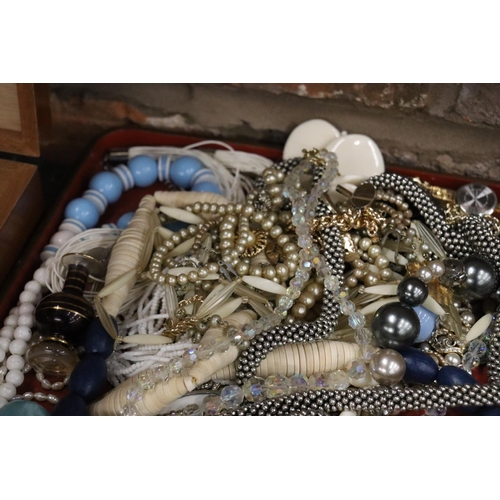 1018 - A TRAY CONSISTING OF A QUANTITY OF COSTUME JEWELLERY