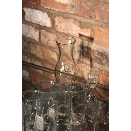 1023 - A LARGE QUANTITY OF DRINKING GLASSES