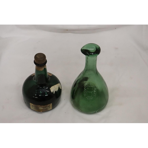 1044 - A THORENS MOVEMENT BLADON RACES MUSICAL BOTTLE MADE IN SWITZERLAND TOGETHER WITH A GREEN GLASS BOTTL... 