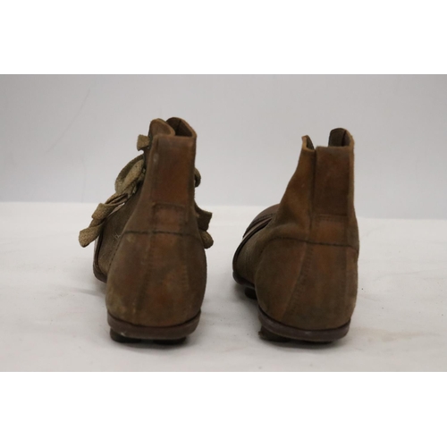 1068 - A PAIR OF VINTAGE FOOTBALL BOOTS