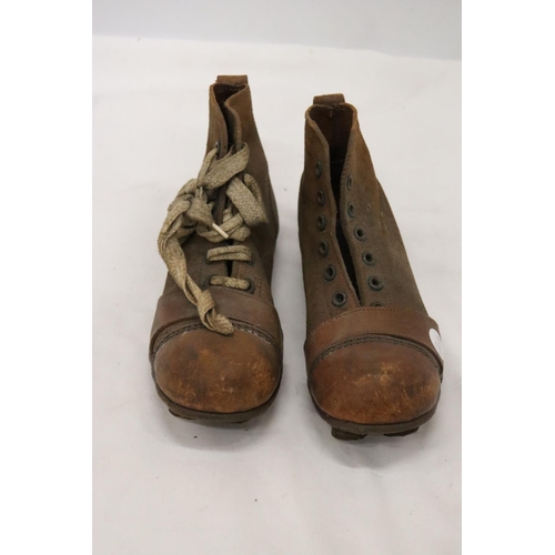 1068 - A PAIR OF VINTAGE FOOTBALL BOOTS