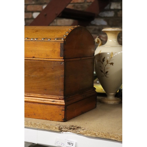 1072 - A LARGE WOODEN CHEST WITH STUDDED DETAIL