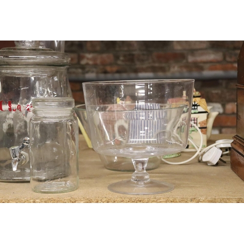 1073 - A QUANTITY OF GLASS KITCHEN ITEMS TO INCLUDE STORAGE JARS, VASE, FRUIT BOWL, ETC.,