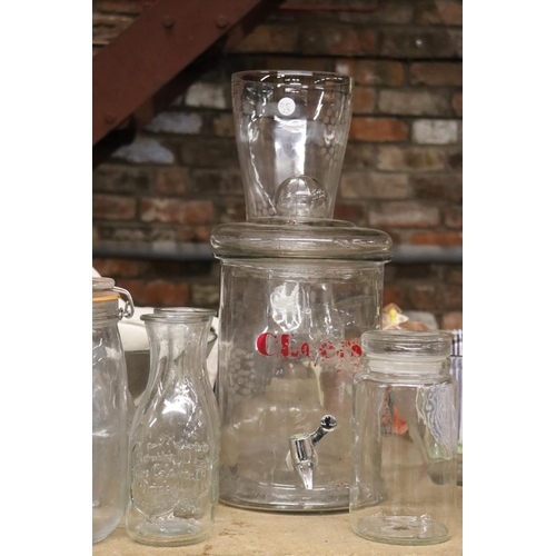 1073 - A QUANTITY OF GLASS KITCHEN ITEMS TO INCLUDE STORAGE JARS, VASE, FRUIT BOWL, ETC.,