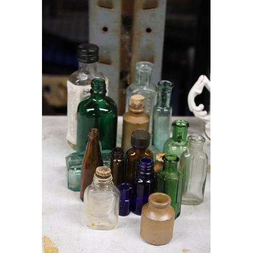 1089 - A LARGE QUANTITY OF VARIOUS COLOURED VINTAGE GLASS BOTTLES