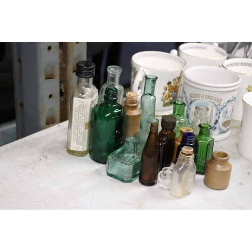 1089 - A LARGE QUANTITY OF VARIOUS COLOURED VINTAGE GLASS BOTTLES