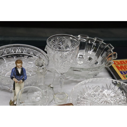 1095 - A MIXED LOT TO INCLUDE GLASSWARE, LINEN TABLECLOTH, CLOCK, FIGURE, ETC.,