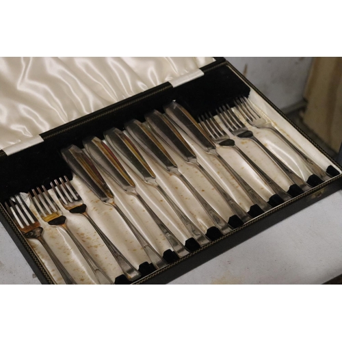 1111 - A BOXED SET OF CUTLERY TO INCLUDE A BOXED SET OF KNIVES