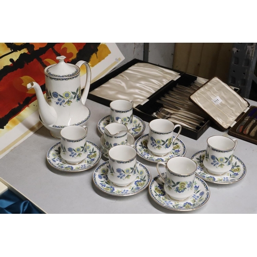 1113 - A VINTAGE PARAGON 'COMTESSA' COFFEE SET, TO INCLUDE A COFFEE POT, CREAM JUG, SUGAR BOWL, CUPS AND SA... 