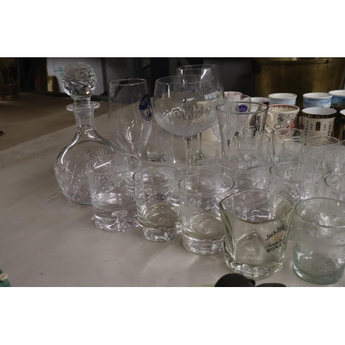 1122 - A QUANTITY OF VARIOUS GLASSWARE TO INCLUDE A DECANTER, GIN GLASSES, TUMBLERS ETC