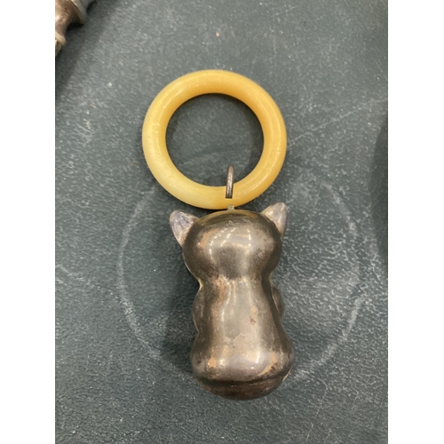 120A - AN EARLY 20TH CENTURY TEETHING RING WITH TEDDY BEAR CHARM