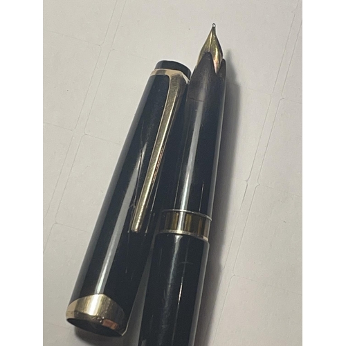 504B - A MONT BLANC MEISTERSTUCK No 12 WITH 14 CARAT GOLD NIB (LID A/F)